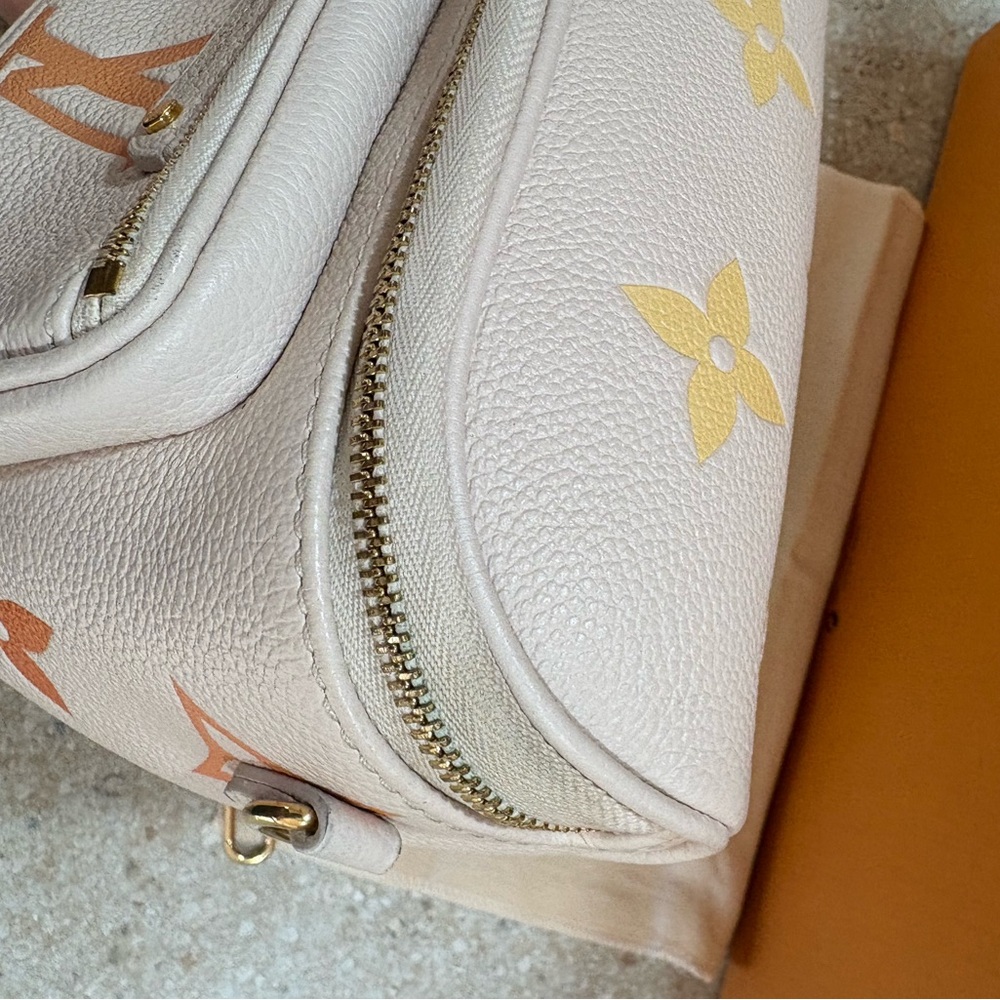 🩷sold🩷Louis Vuitton Mini Bumbag By the Pool - Picture 10 of 15